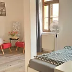 Modern Apartment Krymska & Francouzska Street